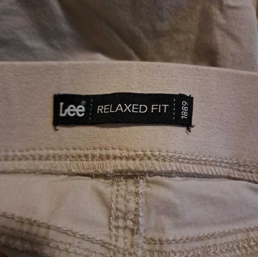 Lee relaxed shorts size 10 medium - Picture 8 of 9